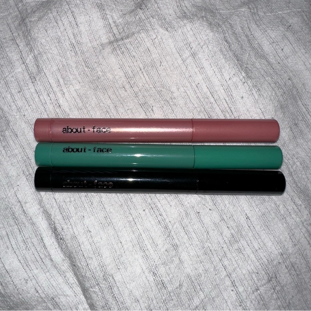 About Face Shadow Sticks 🖤